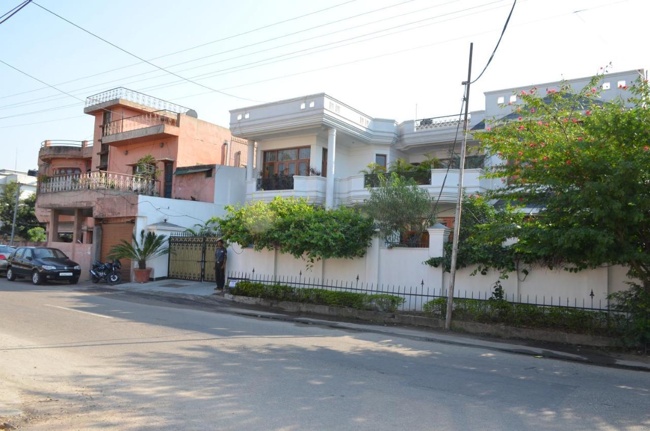 Sandy'S Homestay Jammu Bagian luar foto