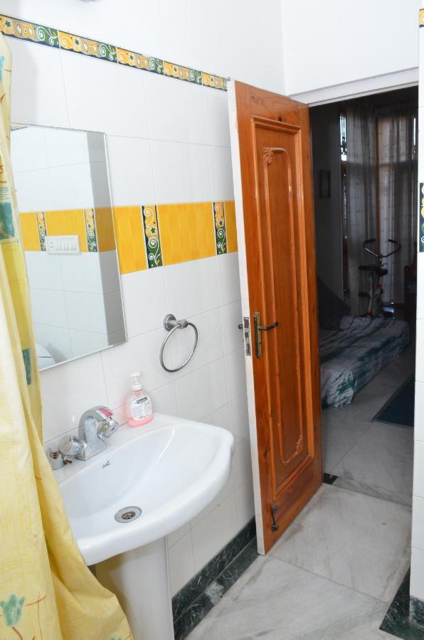 Sandy'S Homestay Jammu Bagian luar foto