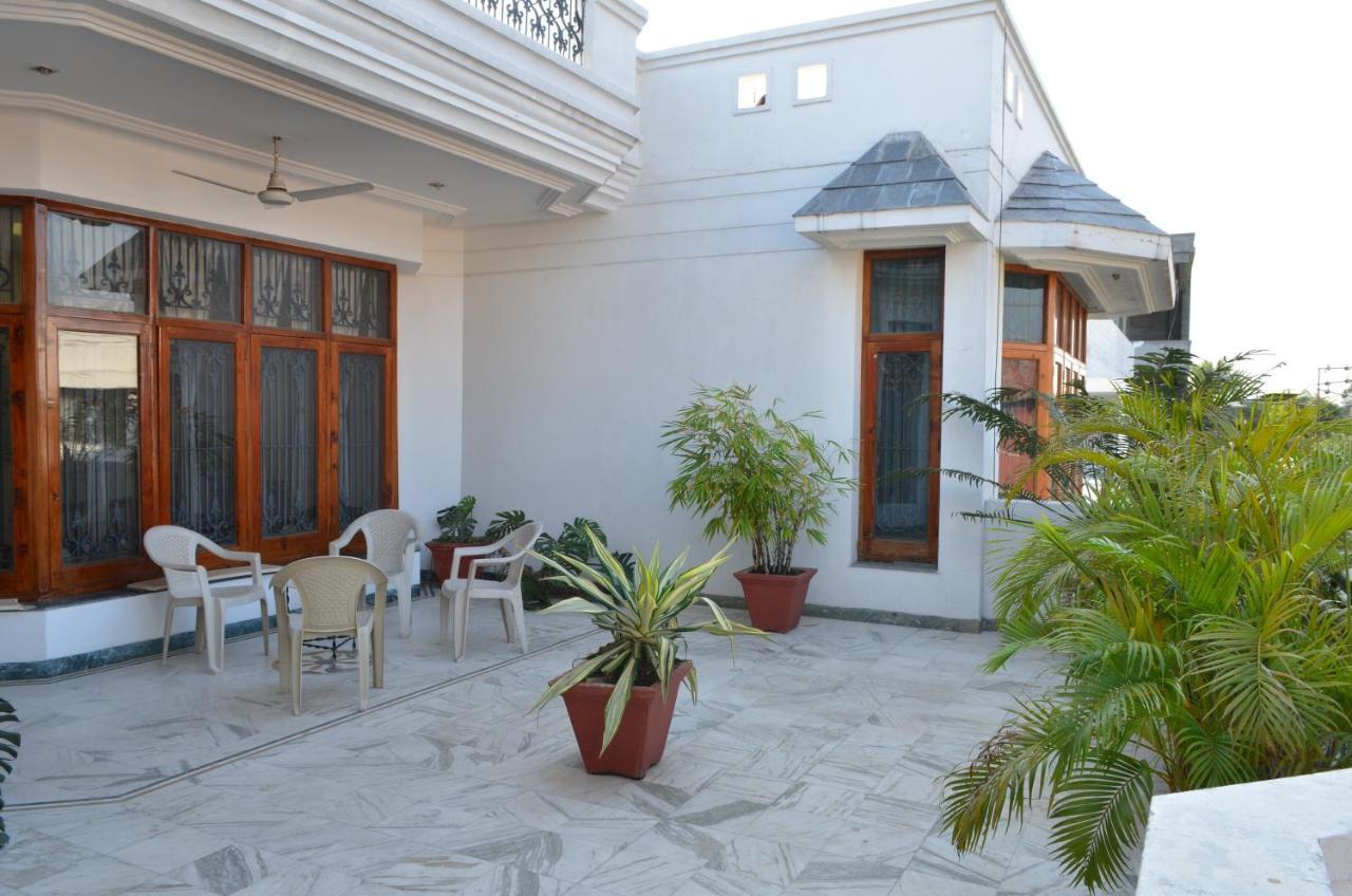 Sandy'S Homestay Jammu Bagian luar foto